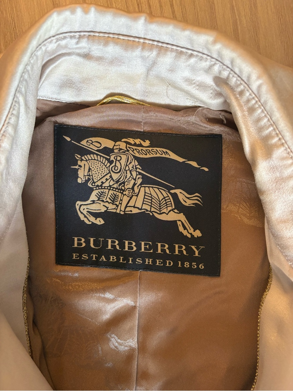 Burberry Pearly Beige Double-Breasted Trench Coat with Belt - Picture 3 of 9